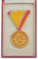 1983. "Honvédelmi Érdemérem" 10 év után aranyozott Br kitüntetés mellszalagon, díszdobozba...