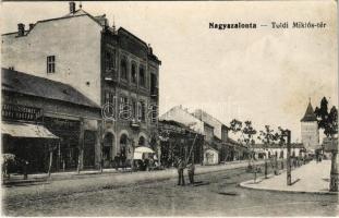 1918 Nagyszalonta, Salonta; Toldi Miklós tér, Férfi és gyermek ruha raktár, Schillinger Ferenc üzlete, Központi szálloda, étterem és kávéház, Szalontai Lapok politikai napilap irodája. Döme Károly kiadása / square, shops, hotel, restaurant and cafe, newspaper's office