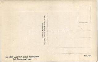 Ausfahrt eines Hydroplans bei Sonnenaufgang. K.u.K. Kriegsmarine Seeflugzeug / Az Osztrák-Magyar Had...