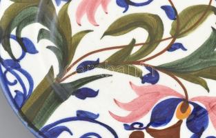 Láng és Mayer Városlőd. Kerámia fali tányér készlet. 6+1 darabos. Jelzett, kézzel festett, d: 31cm, ...