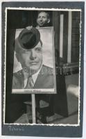 cca 1950 Pihenő egy május elsejei felvonuláson farkas Mihály honvédelmi miniszter tablójával, művészfotó kartonon, feliratozva, jó állapotban, 13,5×9 cm