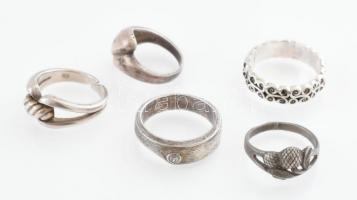Ezüst(Ag) gyűrű, 5 db, jelzéssel és jelzés nélkül, egyik kőhiánnyal, bruttó: 21 g