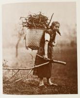 August Kotzsch 1836-1910 Photograph in Loschwitz bei Dresden. Dresden, 1986. Kiadói vászonkötésben, ...