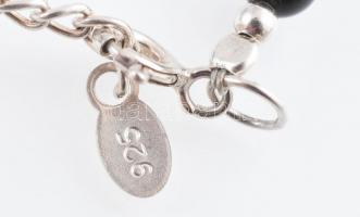 Ezüst(Ag) gyöngyös karkötő, jelzett, h: max. 18,5 cm, bruttó: 6,9 g