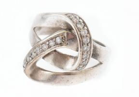 Ezüst(Ag) fonott gyűrű apró kövekkel, jelzett, méret: 50, bruttó 5,5 g