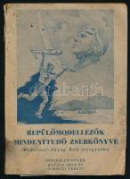 1952 Repülőmodellezők mindenttudó zsebkönyve. (Modellező-Anyag Bolt árjegyzéke). Összeáll.: Kovács Imre és Somogyi Ferenc. Bp., Szikra-ny., 124 p. Fekete-fehér ábrákkal illusztrált, a címlap belső oldalán Rákosit éltető sorokkal: "Éljen Rákosi Mátyás, a repülők nagy barátja!". Kiadói papírkötés, kissé sérült, koszos borítóval, szamárfüles lapokkal.