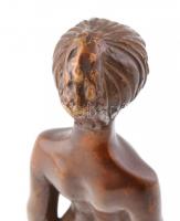 R. Kiss Lenke (1926 - ): Kislány. 1980 körül. Öntött, patinázott bronz, márvány talapzaton. Jelzett....