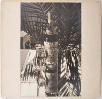 Senkinc Franz (1902-1955): Meinl konyak, 1934. Nagy méretű fotó. Jelzett karcolással. Zselatinos ezüst nagyítás. 30x48 cm Kartonon. / Meinl cognaq photo. Gelatine silver print. Signed. 30x48 cm On cartboard