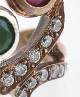 Ezüst(Ag) gyűrű szintetikus smaragddal és rubinnal, jelzett, méret: 54, bruttó: 12,7 g