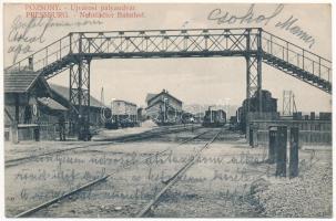 1914 Pozsony, Pressburg, Bratislava; Újvárosi pályaudvar, vasútállomás, gőzmozdony, vonat, felüljáró híd / Neustadter Bahnhof / railway station, locomotive, train, bridge (kis szakadás / small tear)