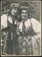 Kankovszky Ervin (1884-1945) magyar népvisletes fotó sorozat pecséttel jelzett fotó 24x18 cm