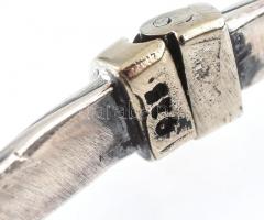 Ezüst(Ag) karperec kövekkel gazdagon kirakva, jelzett, 6×5 cm, bruttó: 26 g