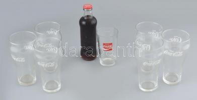 6 db amerikai kiadású Coca Colás üvegpogár + 1 db olasz kiadású üvegpohár, kopásnyomokkal, 15,5 cmx6, 11,5 cm + Coca Cola, modern 250 ml, bontatlan palack, 18,5 cm