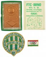 1974. Ferencvárosi Torna Club 1899-1974 meghívó lemezplakett az FTC Stadion megnyitása alkalmából (72x117mm), eredeti tokban, Fradi-címeres és olimpiai logós felvarróval, illetve szórólap az 1975-ös FTC-Brno nemzetközi mérkőzésre, amely a klub 1000. nemzetközi mérkőzése volt T:1,1-