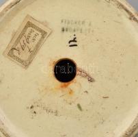 Fischer Ignác asztali petróleumlámpa. Porcelánfajansz. Bronz talp. Felületén keleties virágmotívumok...