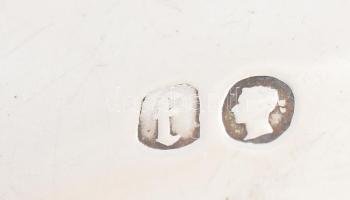 Ezüst(Ag) angol háromlábú fűszertartó pár, jelzett, d: 7 cm, nettó: 113,4 g