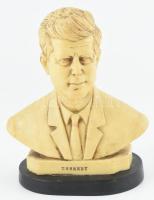 A. Saulini jelzéssel: John Fitzgerald Kennedy az Amerikai Egyesült Államok 35. elnöke. Porított márvány, kopott, m: 17 cm