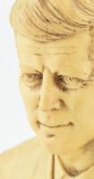 A. Saulini jelzéssel: John Fitzgerald Kennedy az Amerikai Egyesült Államok 35. elnöke. Porított márv...