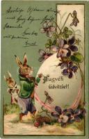 1903 Húsvéti üdvözlet! Nyuszik tojást festenek. Dombornyomott litho / Eastrer greeting, rabbits painting an egg. Art Nouveau, floral, embossed, litho (fa)