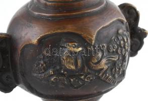 1900 körül, Japán bronz gyertyatartó pár, kopásnyomokkal, m: 21 cm