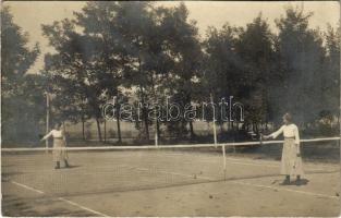 1911 Szászváros, Broos, Orastie; teniszpálya, teniszező hölgyek / tennis court with ladies. Adler fényirda photo