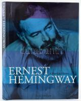 David Sandison: Ernest Hemingway. A Hamlyn History. London, 1998., Hamlyn. Angol nyelven. Gazdag képanyaggal illusztrált. Kiadói kartonált papírkötés, kiadói papír védőborítóban.