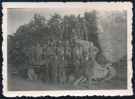 cca 1940 Magyar katonák zsákmányolt szovjet KV-2 harckocsival, fotó, kisebb szakadással, javított, 8,5x6 cm / Hungarian soldiers with captured Soviet KV-2 tank, photo, with slight damage