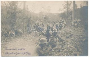 1917 Hágótőalja, Hagota (Hargita); rohamjárőr támadás előtt, katonák a lövészárkokban / WWI K.u.k. military, assault soldiers before attack in the trenches. photo