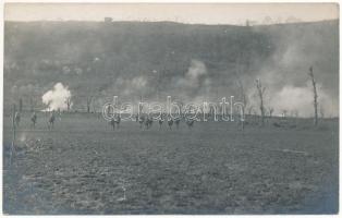 ~1918 Osztrák-magyar rohamcsapat támadása / K.u.k. Sturmbaon / WWI Austro-Hungarian military, assault soldiers attacking. photo