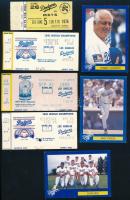 1976-1989 Los Angeles Dogers baseball mecs jegyek, 4 db(1976 Mets, 1982 Angels, 1982 Phillies, 1989 Expos) + + 3 db baseball kártya (Dogers Mike Piazza, Tommy Lasorda, Coaches). Valamint egy régi fotót ábrázoló modern képeslap, rajta baseball játékosokkal.