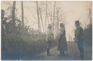 ~1918 Első világháborús tábori szemle egy osztrák-magyar rohamcsapat félezredénél / K.u.k. Sturmbaon / WWI Austro-Hungarian military, assault soldiers with high-ranking military officer. photo (fl)