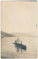 1916 Osztrák-magyar haditengerészet tengeralattjárója matrózokkal / K.u.K. Kriegsmarine Unterseeboot / WWI Austro-Hungarian Navy submarine with mariners. photo