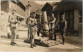 1918 Osztrák-magyar katonák Szlovéniában egy 22 cm-es aknavetővel / K.u.k. Minenwerfer / WWI Austro-Hungarian military 22 cm cannon, soldiers in Slovenia. photo (EK)