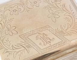 Ezüst (Ag) cukordoboz, kulcs nélkül, Jelzett: osztrák Diannás jellel. Nettó: 378 g / Silver candy bo...