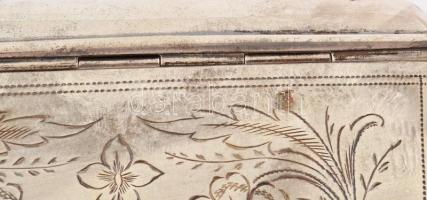 Ezüst (Ag) cukordoboz, kulcs nélkül, Jelzett: osztrák Diannás jellel. Nettó: 378 g / Silver candy bo...