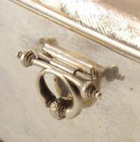 Ezüst (Ag) cukordoboz, kulcs nélkül, Jelzett: osztrák Diannás jellel. Nettó: 424 g / Silver candy bo...