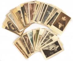 92 db RÉGI használatlan művész motívum képeslap dobozban / 92 pre-1945 unused art motive postcards in a box