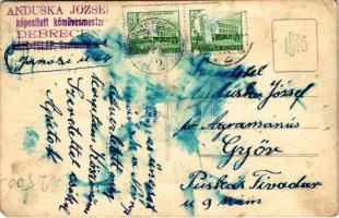 Debrecen, Anduska József képesített kőművesmester motorkerékpárral a saját háza előtt a Jánosi utca ...