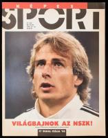 1990 Képes Sport 37. évf. 28. sz., a címlapon Jürgen Klinsmann német labdarúgó az 1990-es VB-győztes NSZK csapatából (ez volt az NSZK 3. világbajnoki címe, egyben az utolsó alkalom hogy az NDK-val külön indultak). Fekete-fehér és színes fotókkal, jó állapotban, 32 p.