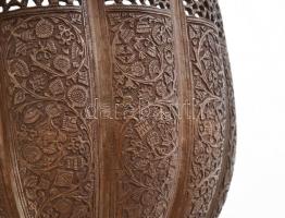 Antik pakisztáni dísztál, kalapált, áttört vörösréz, alján és talapzatánál lyukkal, jelzett, korának...