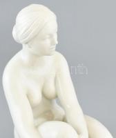 Pátzay Pál (1896-1979): Női akt. Fehér mázas porcelán. Jelzett, korának megfelelő állapotban. m: 28 ...