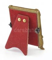 Szecessziós stílusú kitámasztós képkeret, réz, kopásnyomokkal, 7x5,5 cm