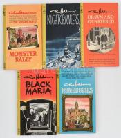 Chas Addams The Addams Family sorozatának 5 kötete:  Night Crawlers, Black Maria, Drawn and Quartered, Monster Rally. New York,1964-1965,Pocket Books. Angol nyelven. Képregénykönyvek. Kiadói papírkötések, festett lapélekkel, jó állapotban. + 1991 The Addams Family c. film 3 db werkfotója, 10x15 cmx3
