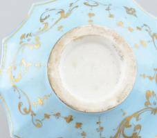 Antik parfümös, plasztikus virágokkal, porcelán, jelzés nélkül, restaurált, m: 9 cm