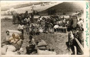 Bereg vidék, aratás közbeni pihenő, ebéd, traktor / Hungarian folklore, harvest, lunch time, tractor. photo (EK)