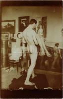 1907 Borszéki Bánki Ödön festőművész műtermében felvett fotó, meztelen modellek. photo (fl)