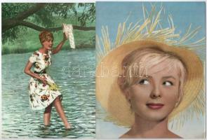 cca 1960-70 13 db nyomtatott, hölgyeket ábrázoló, retro, részben erotikus kép. Kb. 20x15 cm