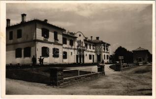 1939 Balatonboglár, vasútállomás, "behajtás" tábla