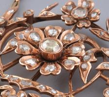 Arany (Au/14k) függő, cca. 5 ct régi csiszolású gyémánttal ékítve. Jelzett. Bruttó: 39,6g. h: 55 cm ...