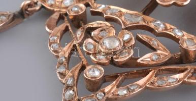 Arany (Au/14k) függő, cca. 5 ct régi csiszolású gyémánttal ékítve. Jelzett. Bruttó: 39,6g. h: 55 cm ...